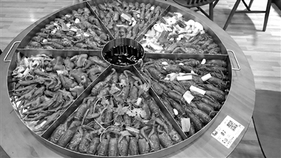 边吃边看风景的餐厅,边赏鱼边吃饭的餐厅