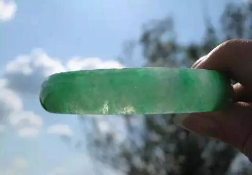 假玉镯戴上对身体不好用啥消毒,假玉镯戴时间长了会是什么样的