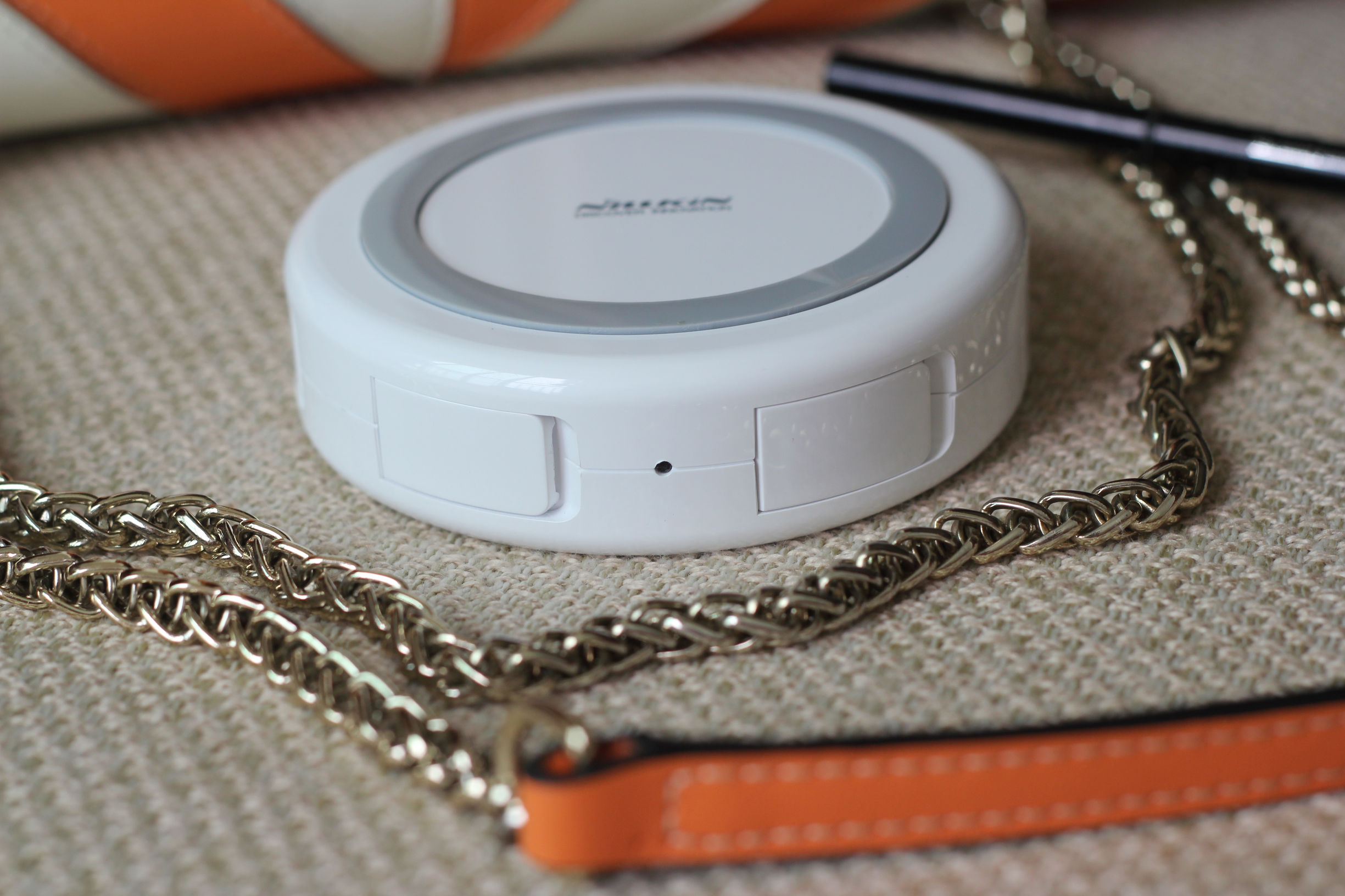 妹子的粉饼盒能变身为无线充电器？耐尔金隐士让你不得不服