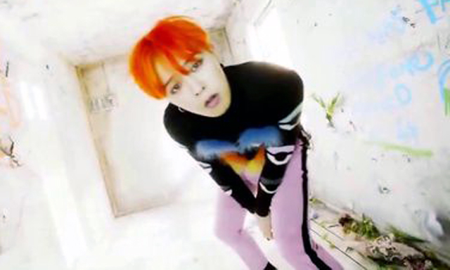 权志龙穿女款是要上天?一只来自意大利的小怪兽「FENDI」