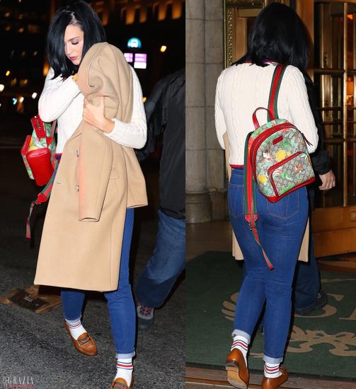 男人看手腕，女人看背包，时髦范要怎么装一个双肩包就能搞定！