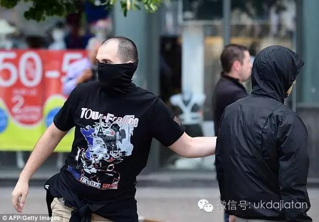 欧洲杯俄罗斯足球场斗殴,欧洲杯英国足球流氓