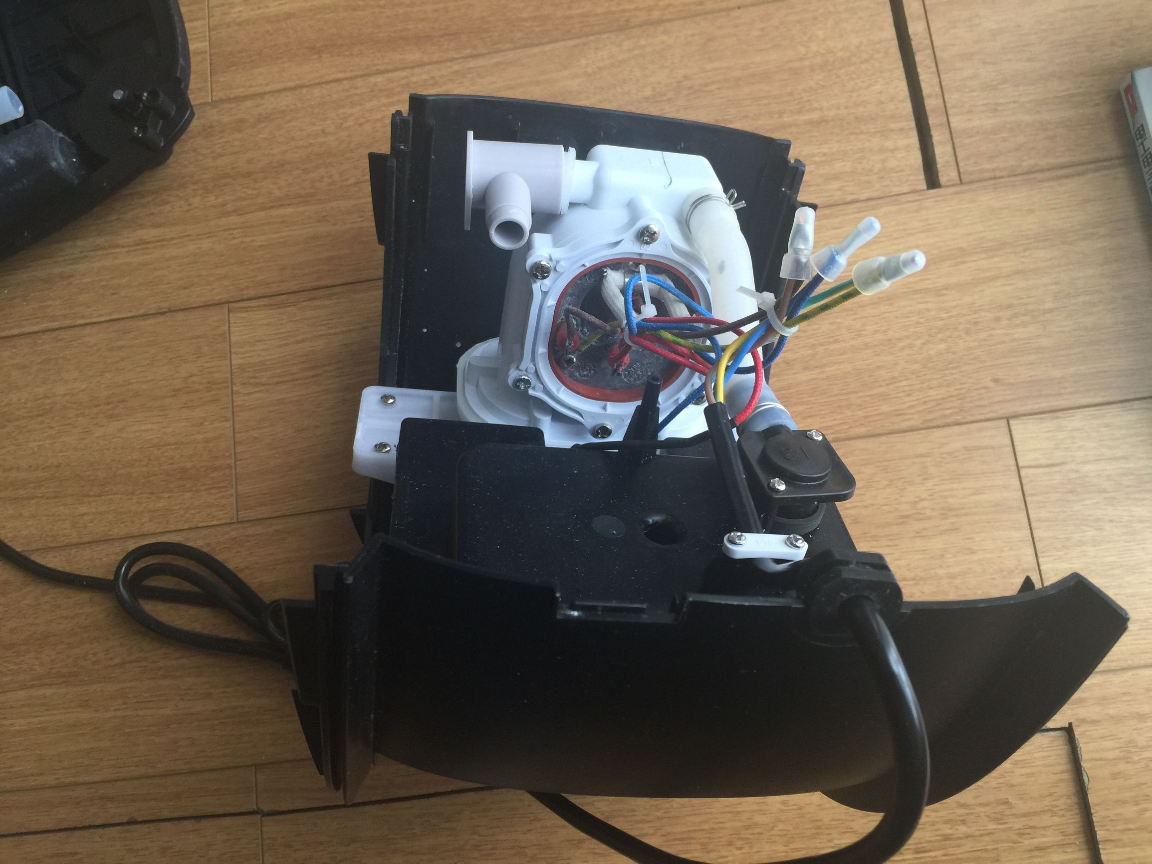 挂烫机漏电跳闸维修多少钱,蒸汽挂烫机漏电是什么原因