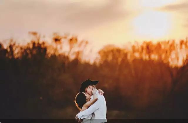 咫尺光年爱如初见意思,咫尺光年爱如初见什么意思