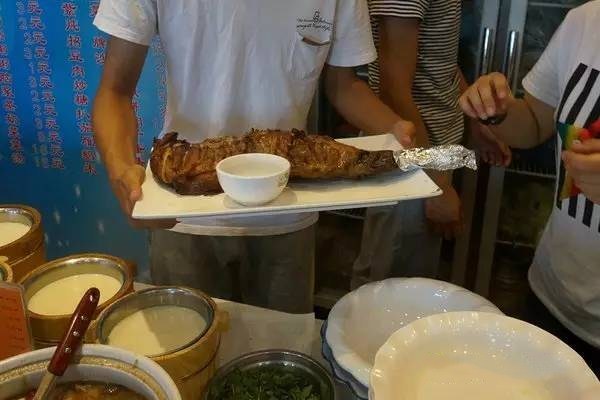 大武口呼伦贝尔风情园烤全羊团购,呼伦贝尔旅游必吃的十大特色美食