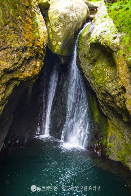 云顶景区瀑布,云顶山峡谷七彩瀑布