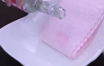 夏天的凉鞋穿着磨脚怎么办,夏天凉鞋磨脚怎么修补