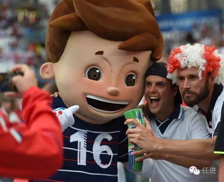 瓒崇悆鍜垖瑙嗛,瓒崇悆鍘熷湴鑸旂悆