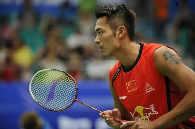 打羽毛球时如何正确发力,打羽毛球如何做好提前预判视频