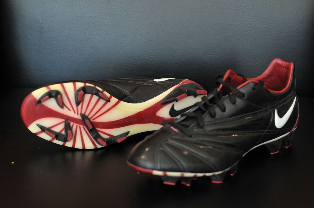 耐克足球鞋刺客纪念款解析,耐克足球鞋刺客进化史