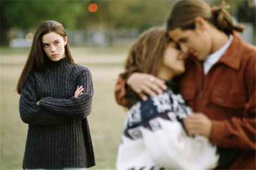 男朋友似乎想劈腿,我该怎么办?