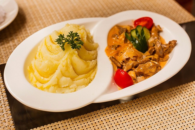 酒吧喝酒看世界杯,青岛欧洲杯看球酒吧