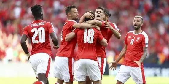 现在的前锋都弱爆了吗,现在的前锋还能玩吗