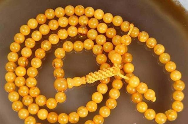 十大骗人的蜜蜡,真假蜜蜡鉴别就这一招有图有真相