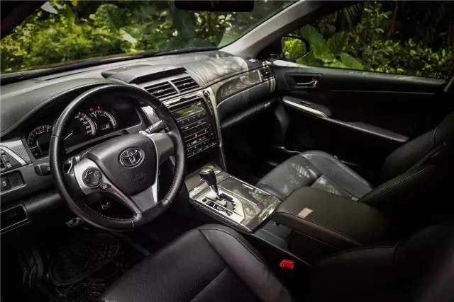 待少年心静之时方知凯美瑞之美,年少有为之前一定要有辆凯美瑞