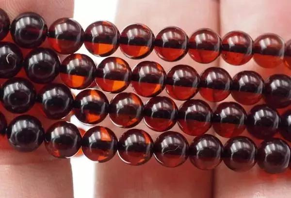 抚顺琥珀血珀好还是蓝珀好,琥珀蜜蜡哪种有收藏价值