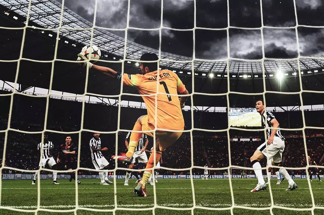 有棱条的足球鞋,综合性比较强的足球鞋推荐