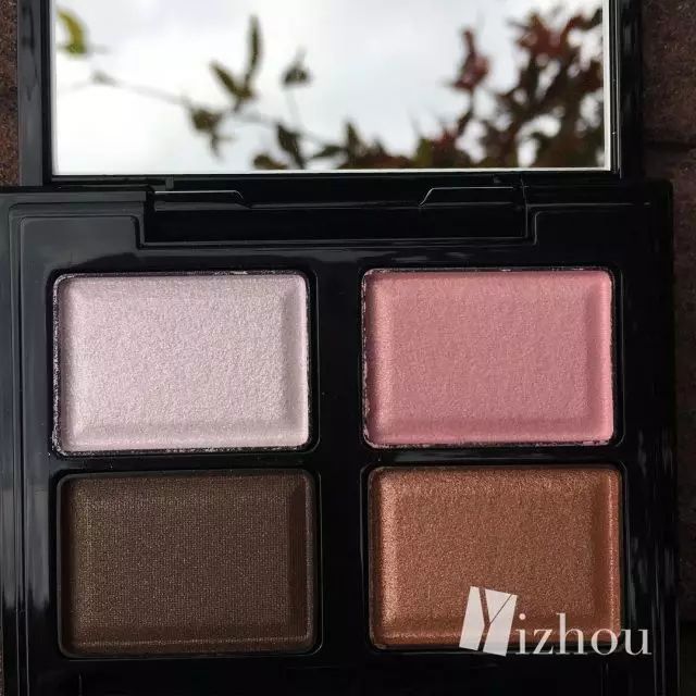 现在的美妆品的名字太太太太少儿不宜了，“一丝不挂”、“事后清晨”、Sex-Proof……