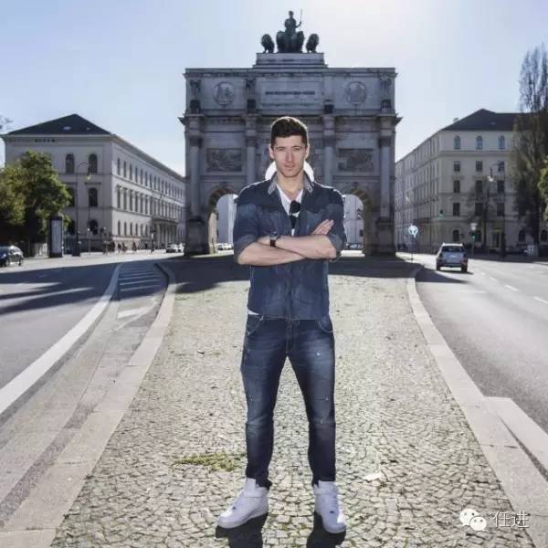 瓒崇悆鍜垖瑙嗛,瓒崇悆鍘熷湴鑸旂悆