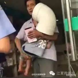 女子被塞进后备箱后续,女子遭男子强塞后备箱