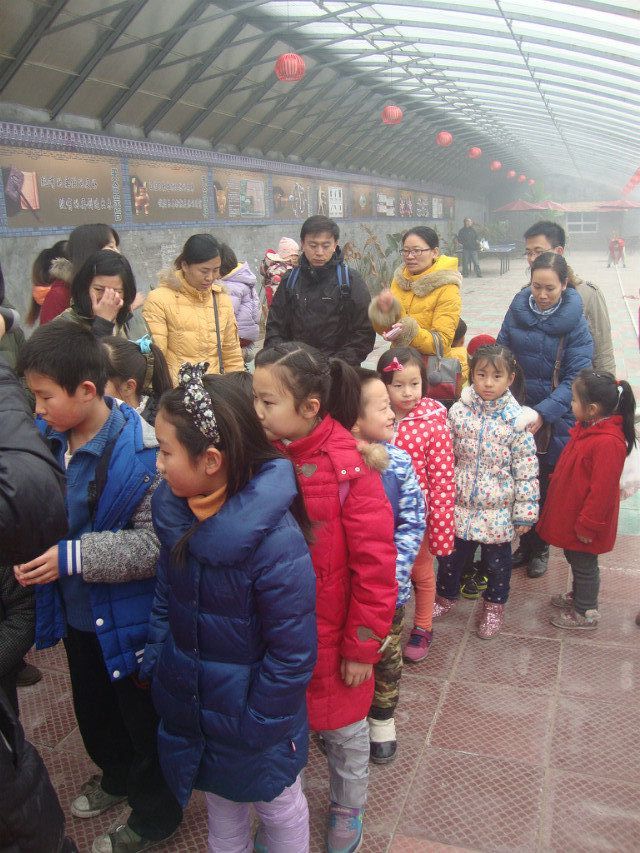 晚报亲子本周六再开蔬菜采摘喂小猪，小朋友抓紧报名啦