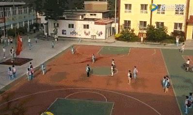 男子踩踏国旗获刑十月分析,一男子践踏五星红旗