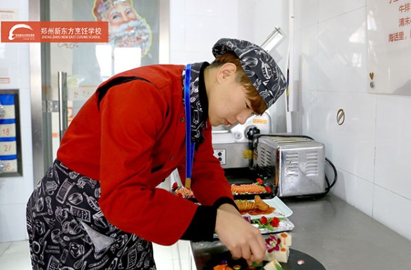郑州新东方厨师学几年,郑州新东方烹饪学校宿管挣多少钱