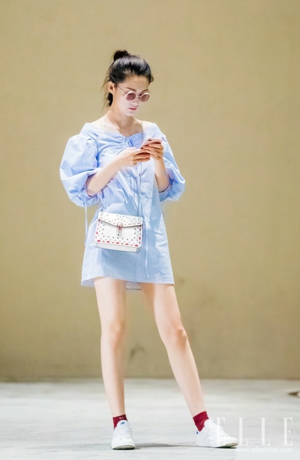 运动鞋配什么连衣裙子好看,运动鞋与裙子怎么搭出高级感
