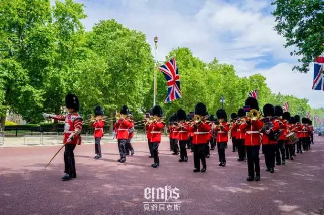 小编写完这条微信就请假去英国了，老板，这是我离英国最近的时刻