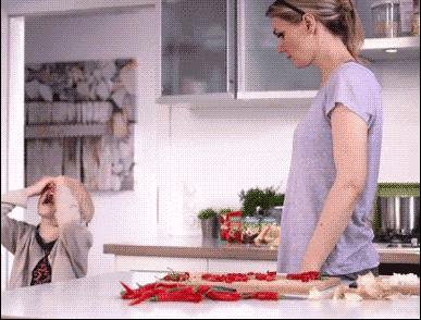 晚饭吃饺子，我与儿子打了个赌，饺子端上来一看，我差点输掉*裤内**