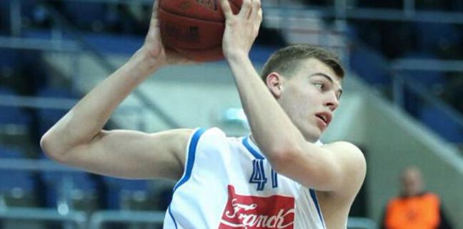 在佩尔顿的数据模型中，选周琦是今年最大的抢劫