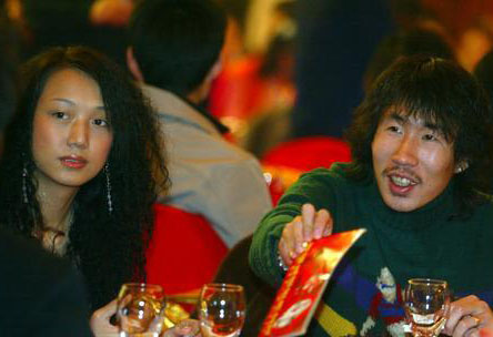 这些中超球星的老婆背景不简单，最后一个堪称中国小贝辣妹