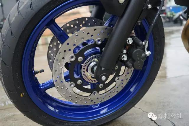 铃木gw250双缸水冷最新款街车,gw250神车到底怎么样