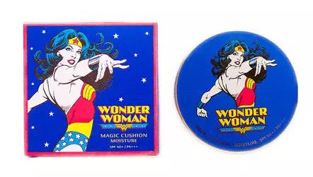 去年她穿阿迪王,今年就混进了时尚圈