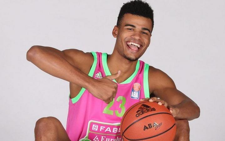 在佩尔顿的数据模型中，选周琦是今年最大的抢劫