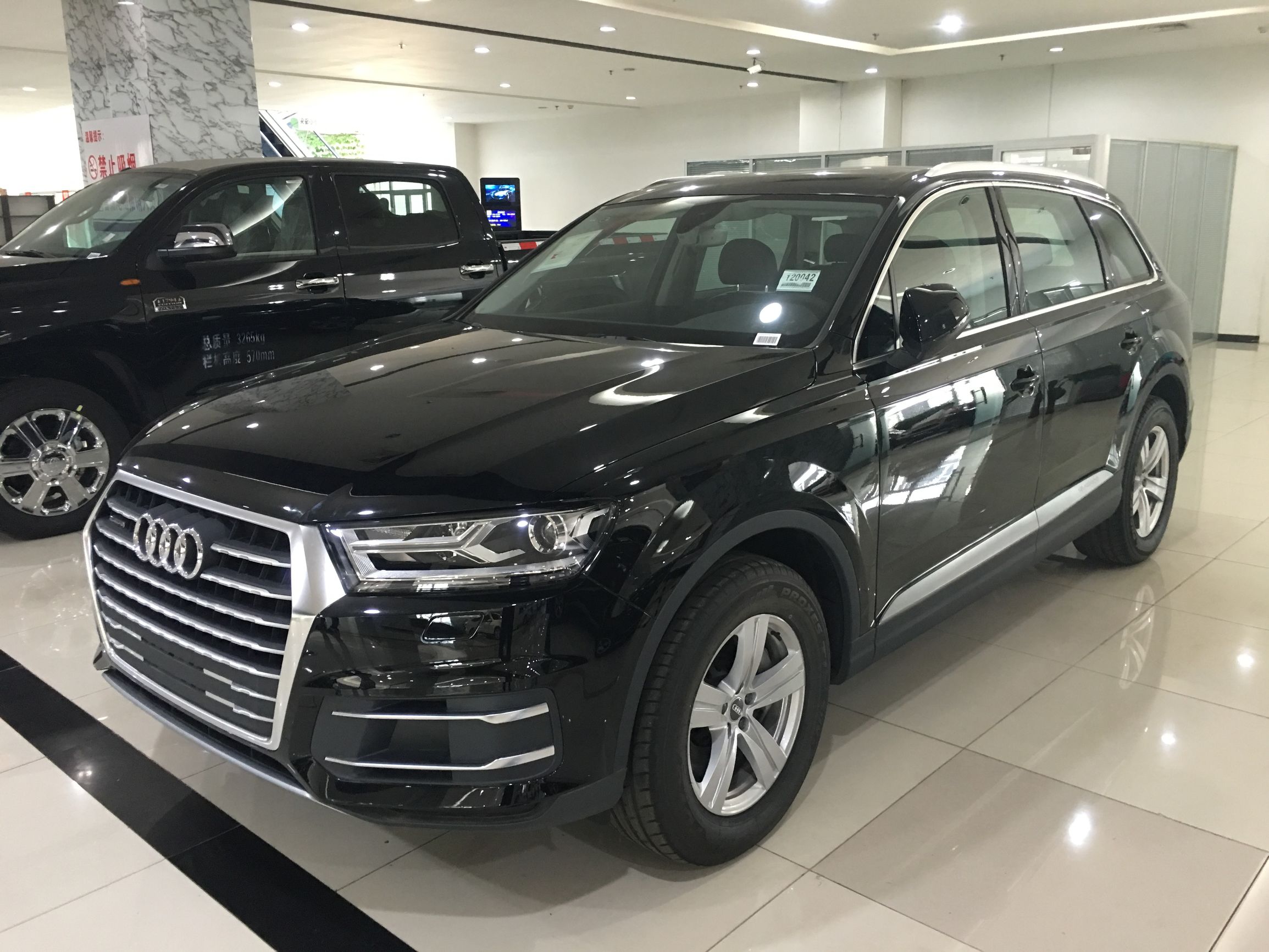 q7奥迪2017落地多少钱,2017款奥迪q7参数