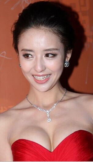 女人什么样的面相桃花运旺(女人都看看吧,或许你已经身处桃花源