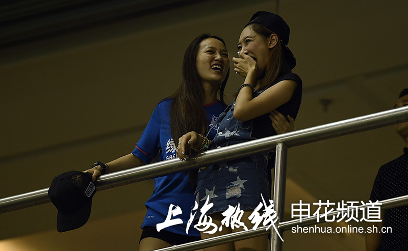 这一次是真的！李建滨收获首球跪地激情庆祝献飞吻送娇妻