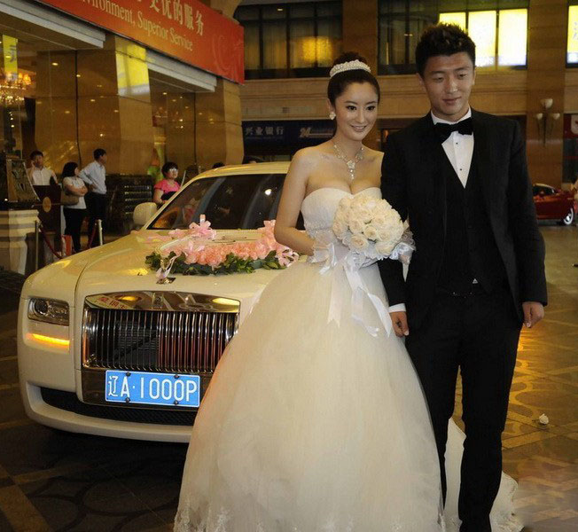 这些中超球星的老婆背景不简单，最后一个堪称中国小贝辣妹