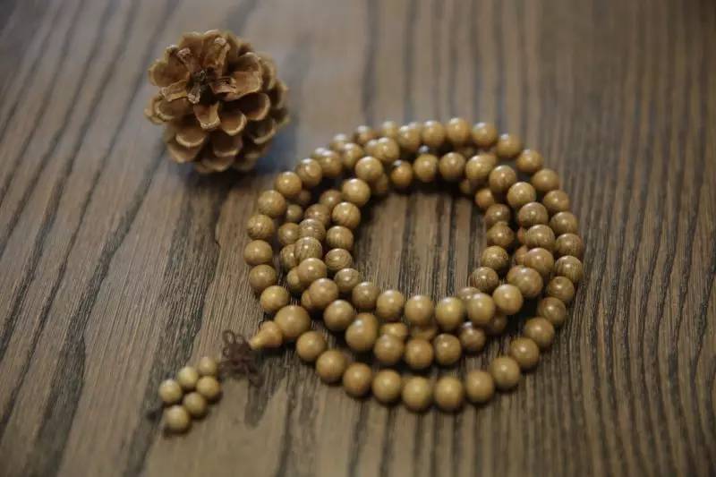 金丝楠木手串108颗官方正品,800元的真正的金丝楠木手串
