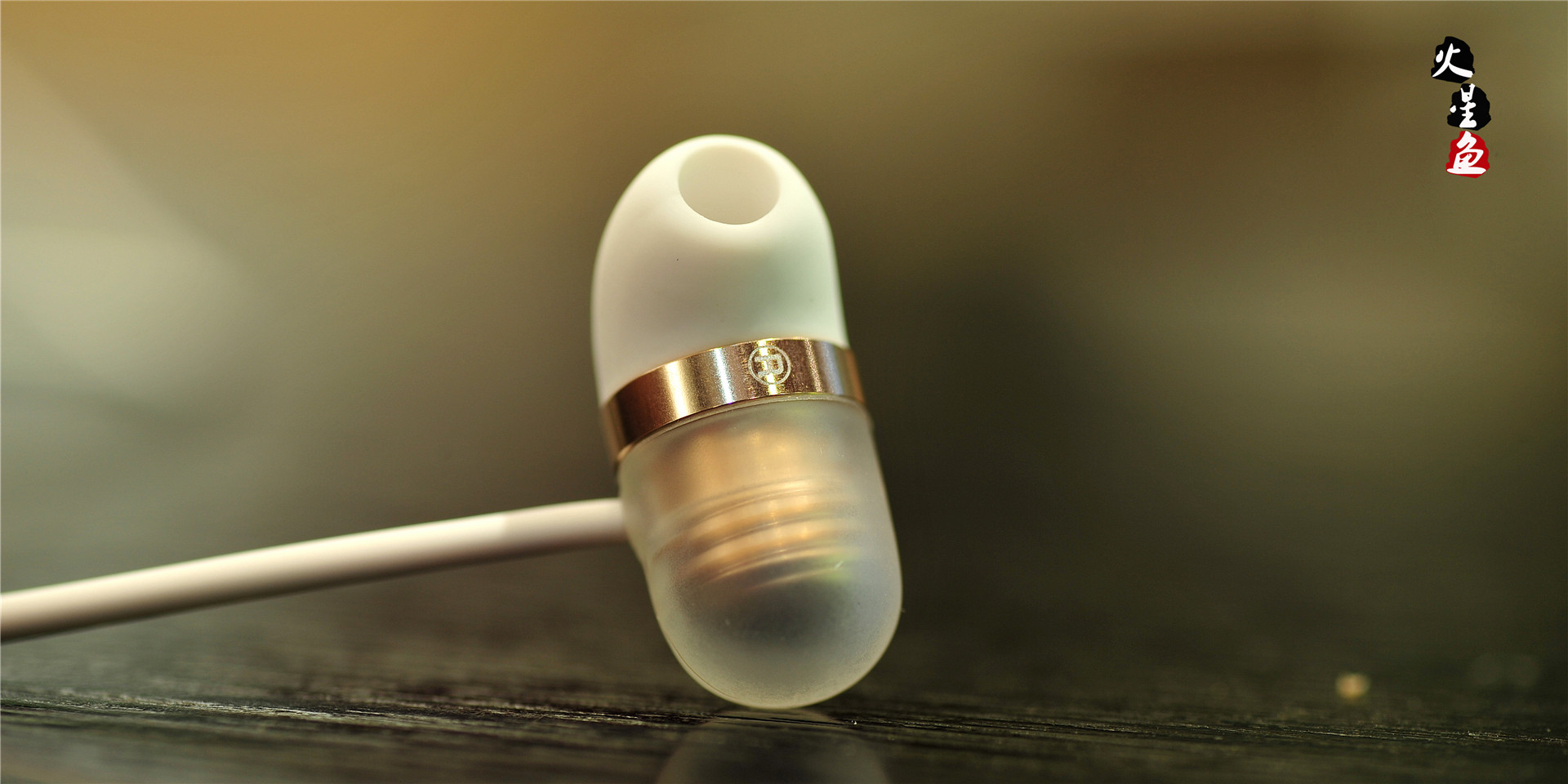 小米双单元半入耳式耳机测评,小米铁圈耳塞