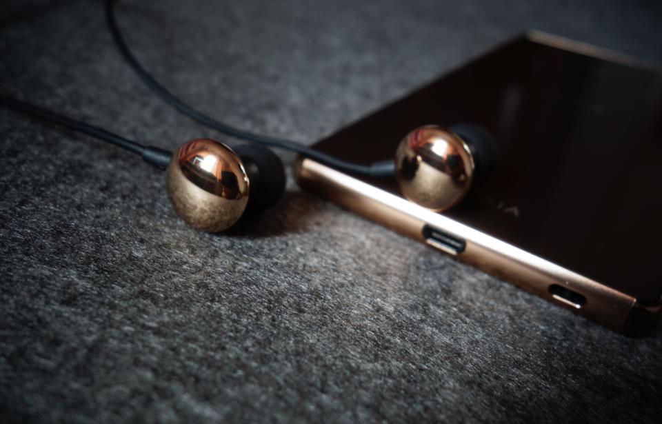 要如何设计一款耳塞,为什么耳塞带有扁头的呢