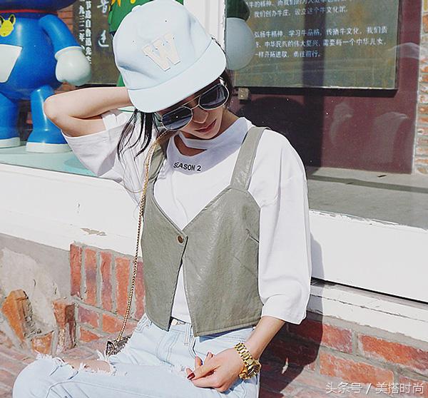 18套简单干净的白t恤穿搭合集,夏天穿白t恤太单调学我这样搭配