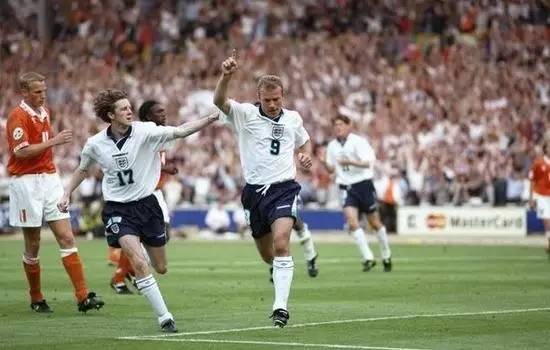 绿茵场传奇,绿茵场上的传奇10号