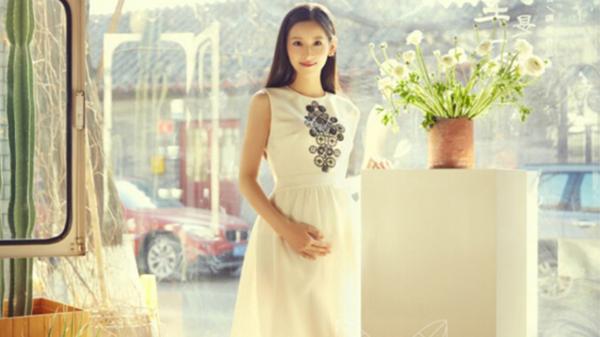 章泽天：你以为她靠刘强东，其实她是Uber股东，年仅23岁投资6家公司，论人生赢家奶茶妹妹养成记丨艾问