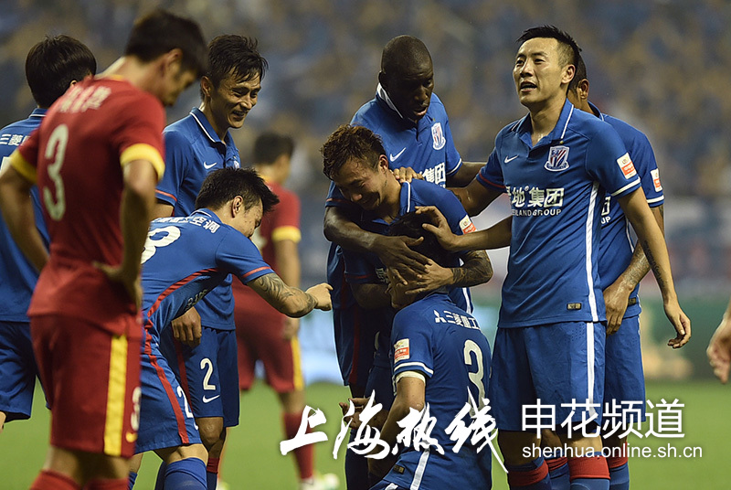 这一次是真的！李建滨收获首球跪地激情庆祝献飞吻送娇妻