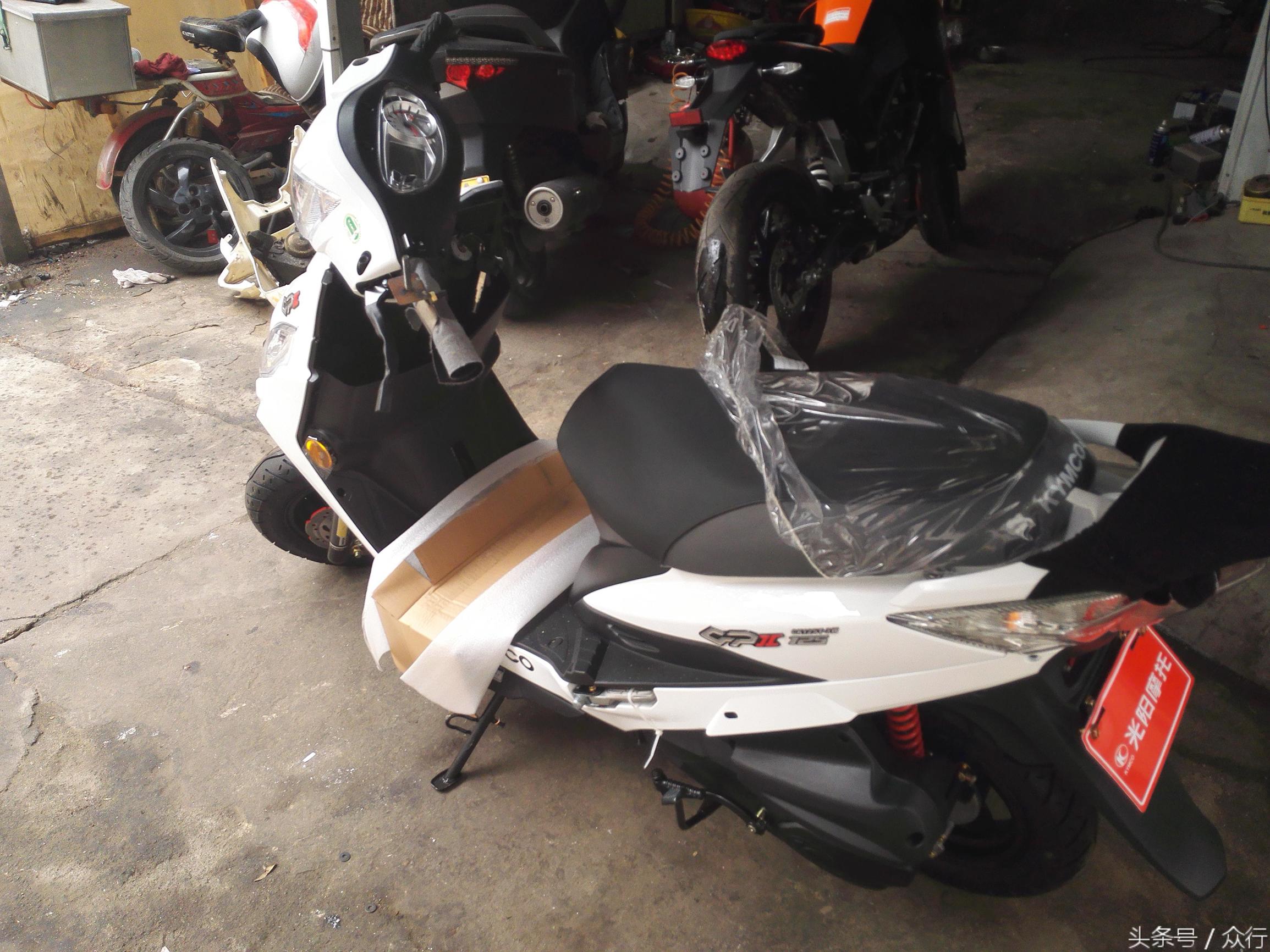 光阳飞度125摩托,光阳gp125踏板摩托车