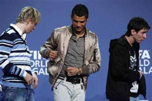 为什么梅西比c罗多两个金靴,为什么梅西金球奖总得分比c罗低