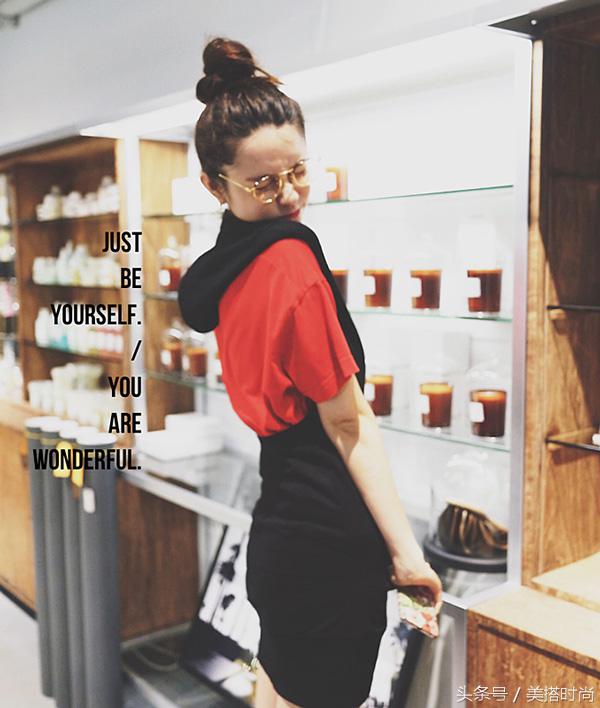 18套简单干净的白t恤穿搭合集,夏天穿白t恤太单调学我这样搭配