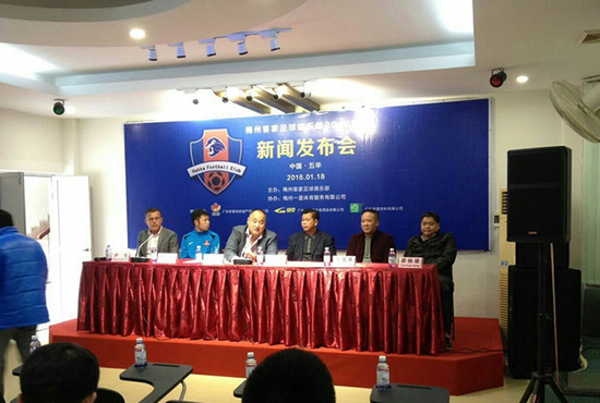 荷兰足球教练如是说:在华荷兰教练拿不到薪金?在我身上没有发生